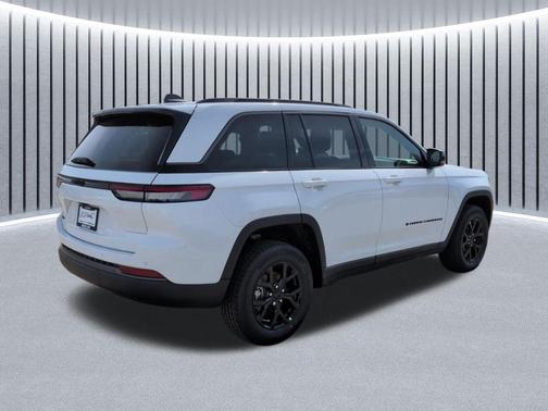 Bright White Clearcoat 2026 Jeep Grand Cherokee Altitude
