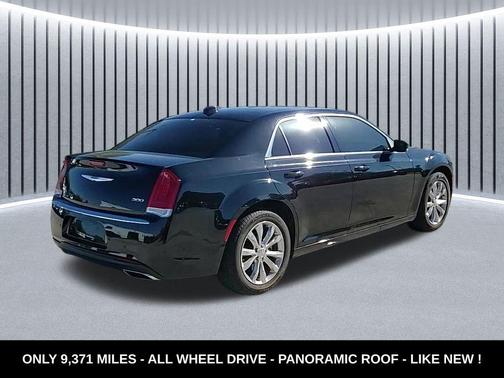 2021 Chrysler 300 Touring