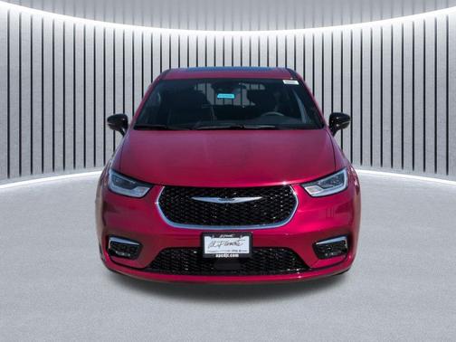 Red Hot Pearlcoat 2026 Chrysler Pacifica Limited