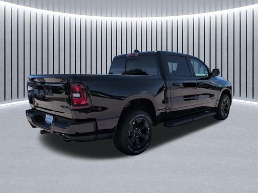 Diamond Black Crystal Pearlcoat 2026 RAM 1500 Express