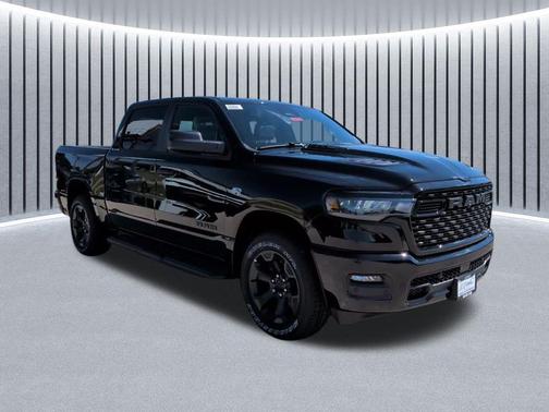 Diamond Black Crystal Pearlcoat 2026 RAM 1500 Express