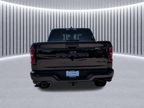 Diamond Black Crystal Pearlcoat 2026 RAM 1500 Express