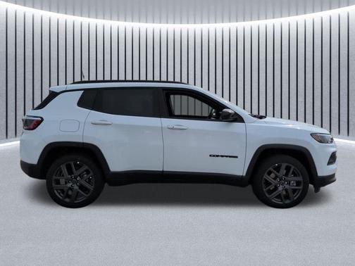 Bright White Clearcoat 2026 Jeep Compass Latitude