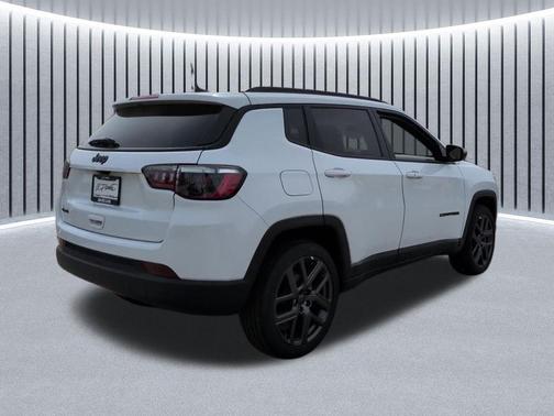 Bright White Clearcoat 2026 Jeep Compass Latitude