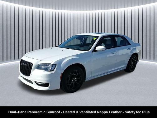2023 Chrysler 300 Touring