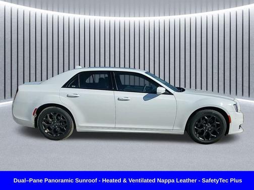 2023 Chrysler 300 Touring