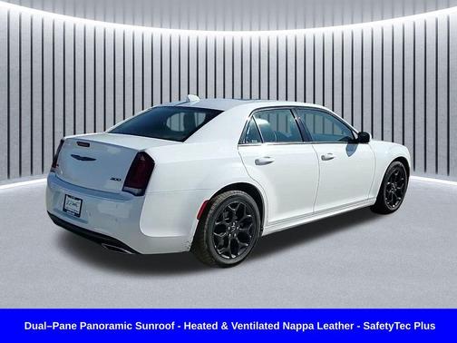 2023 Chrysler 300 Touring