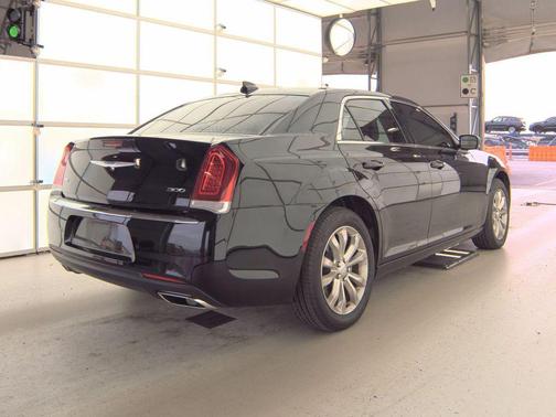 2021 Chrysler 300 Touring