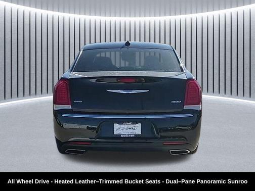 2021 Chrysler 300 Touring