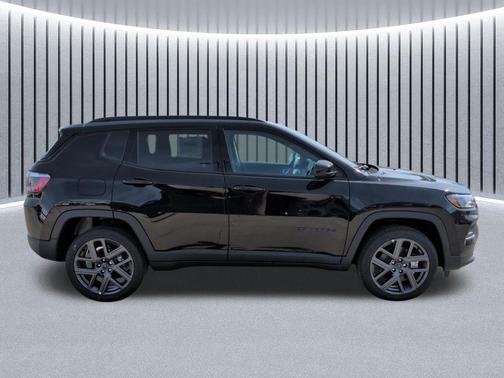 Diamond Black 2026 Jeep Compass Latitude