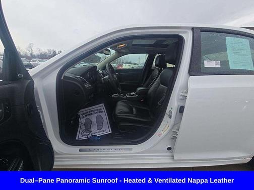 2023 Chrysler 300 Touring