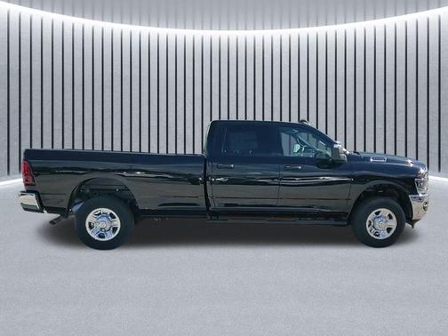 2025 RAM 2500 Tradesman Crew Cab 4x4 8' Box