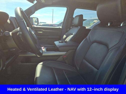 Diamond Black Crystal Pearlcoat 2022 RAM 1500 Sport