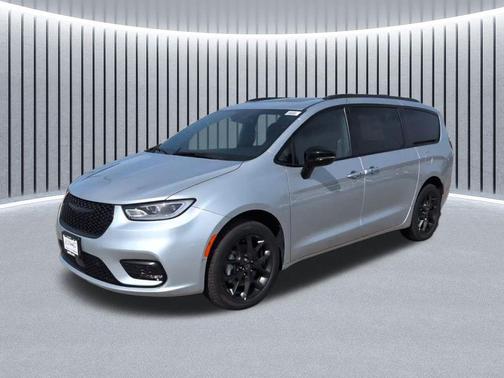 Silver Mist Clearcoat 2026 Chrysler Pacifica Limited