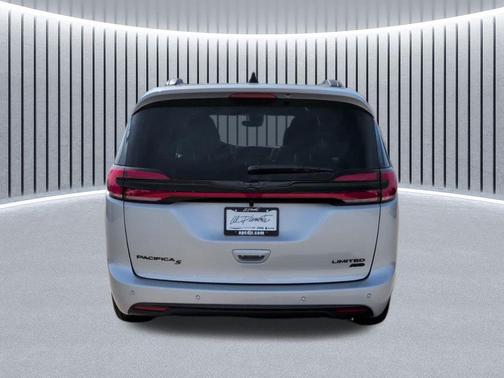 Silver Mist Clearcoat 2026 Chrysler Pacifica Limited