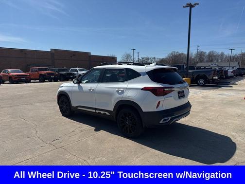 Snow White Pearl 2022 Kia Seltos Nightfall Edition
