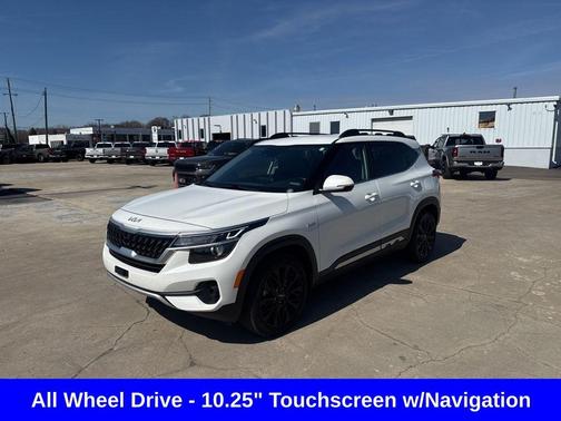 Snow White Pearl 2022 Kia Seltos Nightfall Edition