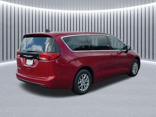 2025 Chrysler Voyager LX