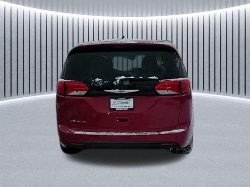 2025 Chrysler Voyager LX