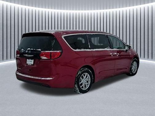 2025 Chrysler Voyager LX