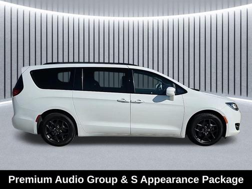 2020 Chrysler Pacifica Touring L