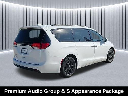 2020 Chrysler Pacifica Touring L