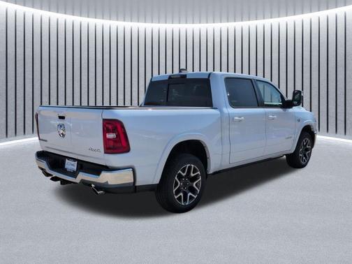 Ivory White Tri-Coat Pearlcoat 2026 RAM 1500 Laramie