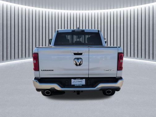 Ivory White Tri-Coat Pearlcoat 2026 RAM 1500 Laramie