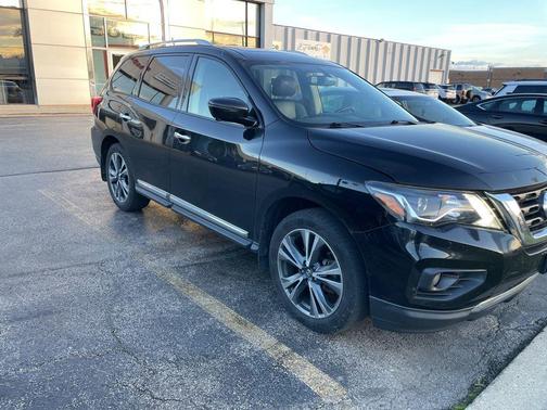 2017 Nissan Pathfinder Platinum