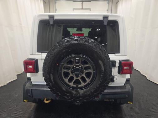 Bright White Clearcoat 2023 Jeep Wrangler Rubicon 392