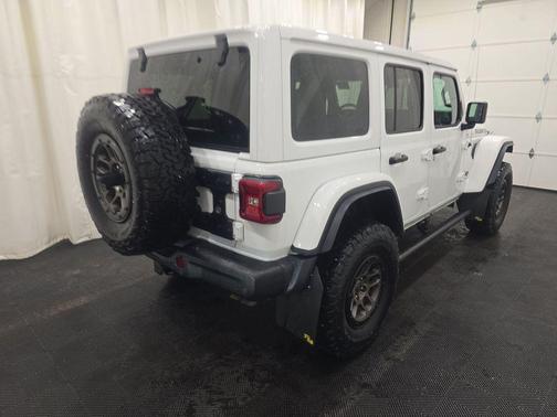 Bright White Clearcoat 2023 Jeep Wrangler Rubicon 392