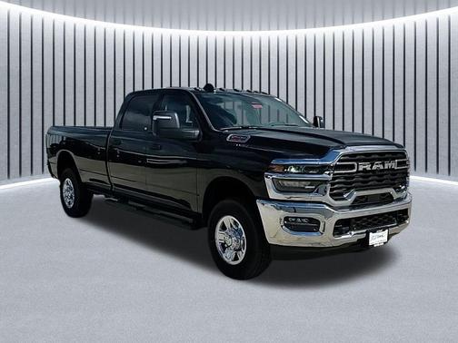 2025 RAM 2500 Tradesman Crew Cab 4x4 8' Box