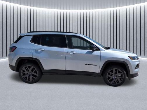silver zynith metallic clearcoat 2026 Jeep Compass Latitude