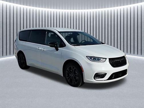 2026 Chrysler Pacifica L
