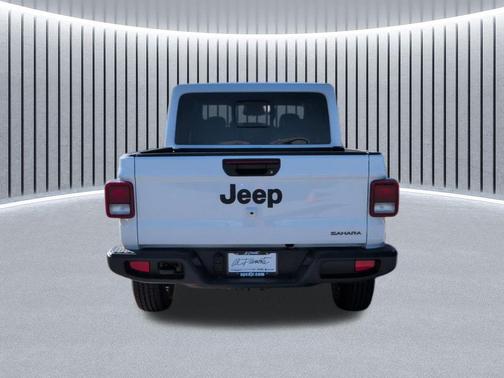 Bright White Clearcoat 2026 Jeep Gladiator Sahara 4x4