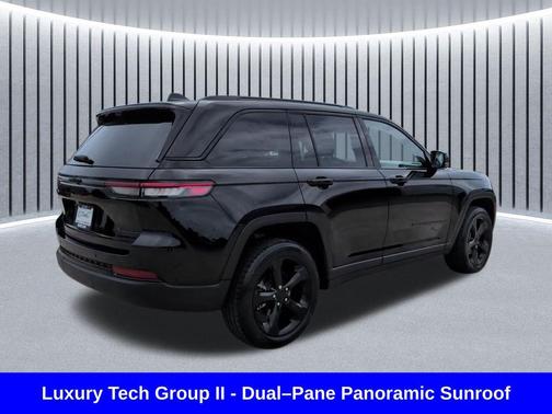 Diamond Black Crystal Pearlcoat 2023 Jeep Grand Cherokee Limited