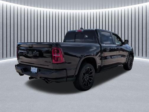 Diamond Black Crystal Pearlcoat 2026 RAM 1500 Limited