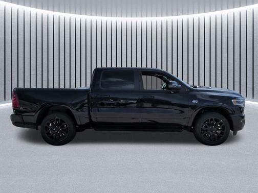 Diamond Black Crystal Pearlcoat 2026 RAM 1500 Limited