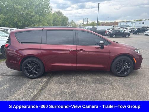 Velvet Red Pearlcoat 2023 Chrysler Pacifica Limited