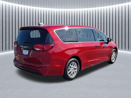 2025 Chrysler Voyager LX