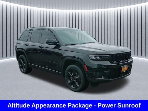 Diamond Black Crystal Pearlcoat 2022 Jeep Grand Cherokee Altitude