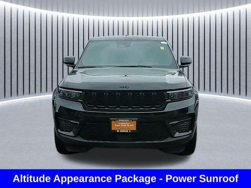 Diamond Black Crystal Pearlcoat 2022 Jeep Grand Cherokee Altitude