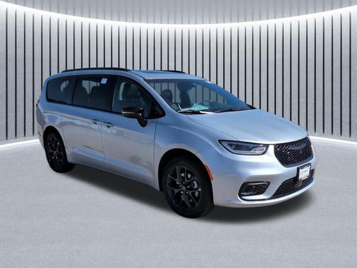 Silver Mist Clearcoat 2026 Chrysler Pacifica Limited