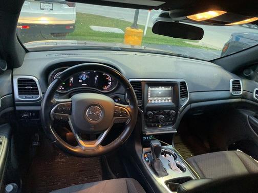 2020 Jeep Grand Cherokee Laredo