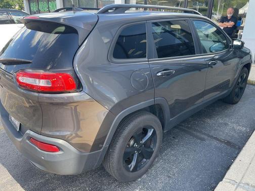 2016 Jeep Cherokee Altitude