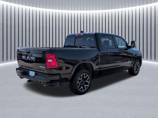 Diamond Black Crystal Pearlcoat 2026 RAM 1500 Laramie