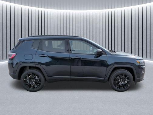 fathom blue pearl coat 2026 Jeep Compass Latitude