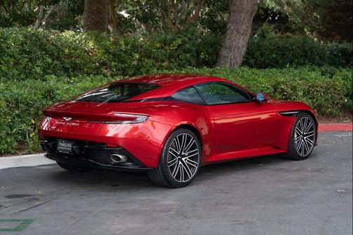 2024 Aston Martin DB12 