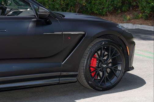 Satin 2026 Aston Martin DBX S