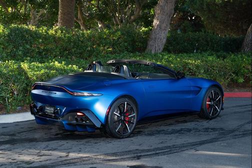 2022 Aston Martin Vantage 
